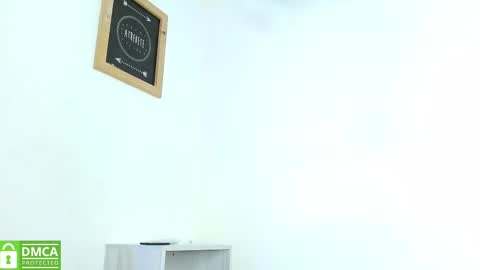 Carla online show from September 24, 2025, 11:46 am