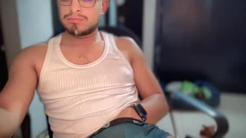 Snapshot of carlcarlinches4 chatting on March 5, 2025, 4:34 am carlcarlinches4 online show from March 5, 2025, 4:34 am