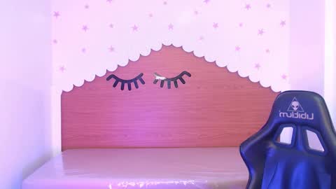 CARLYE   online show from November 6, 2025, 3:29 am