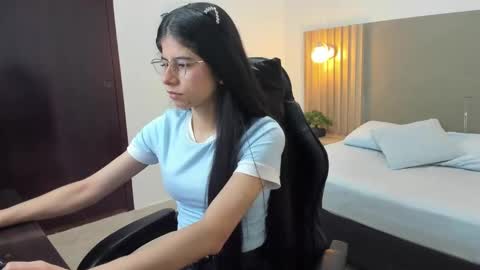 Snapshot of carlina_15 chatting on September 9, 2025, 12:26 pm C A R L I N A online show from September 9, 2025, 12:26 pm