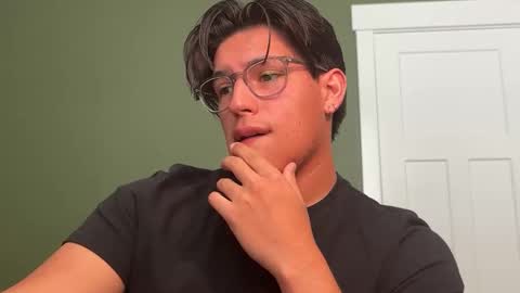 carlosjosecb2 online show from November 18, 2025, 6:34 pm