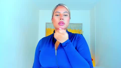 Snapshot of carlota_peach chatting on December 17, 2024, 12:11 pm Andrea online show from December 17, 2024, 12:11 pm