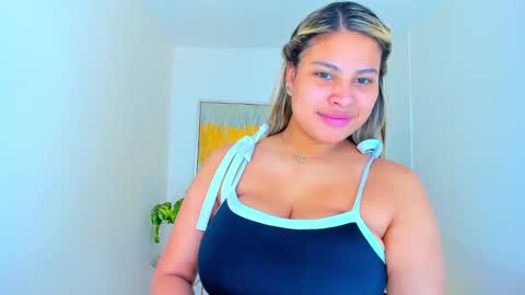 Snapshot of carlota_peach chatting on December 30, 2024, 12:20 pm Andrea online show from December 30, 2024, 12:20 pm
