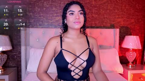 Carly Monroe  online show from December 2, 2025, 9:58 am