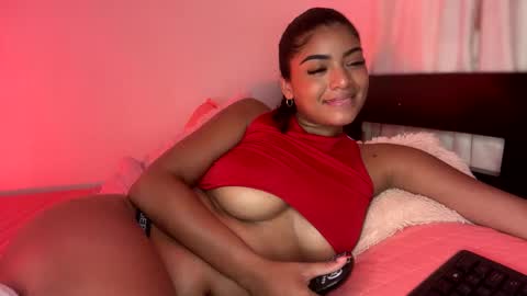 Littlecarly  online show from February 11, 2025, 4:44 am