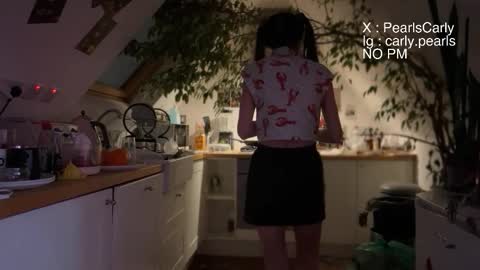 Snapshot of carlypearls chatting on December 18, 2025, 6:19 am Carly Pearls online show from December 18, 2025, 6:19 am