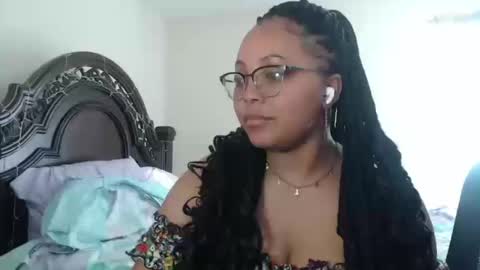 CARAMEL xoxo online show from October 16, 2025, 8:43 pm