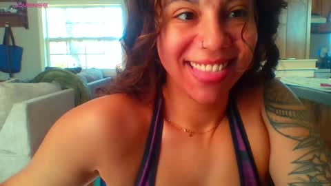 Snapshot of carmen_fett chatting on December 19, 2025, 4:03 pm Carmen online show from December 19, 2025, 4:03 pm