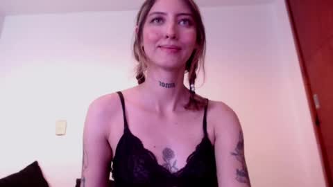 Snapshot of carmennrusso chatting on February 15, 2025, 2:37 am carmennrusso online show from February 15, 2025, 2:37 am