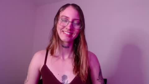 Snapshot of carmennrusso chatting on December 22, 2025, 12:51 am carmennrusso online show from December 22, 2025, 12:51 am