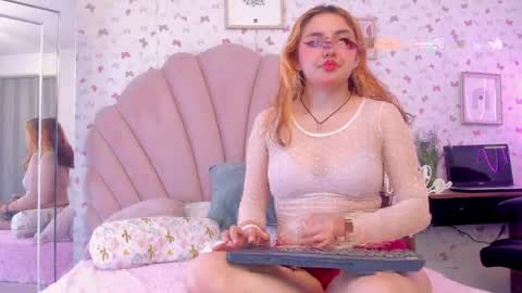Snapshot of carmesi_ chatting on May 1, 2026, 6:45 pm carmesi_ online show from May 1, 2026, 6:45 pm