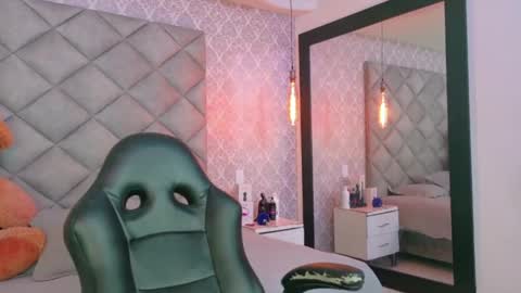 Snapshot of caro_adams1 chatting on November 17, 2025, 12:44 pm caro_adams1 online show from November 17, 2025, 12:44 pm