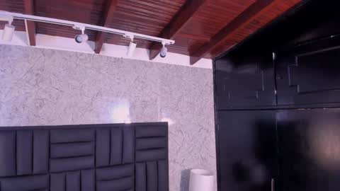 Snapshot of caro_martinezz chatting on December 12, 2024, 10:34 am online show from December 12, 2024, 10:34 am