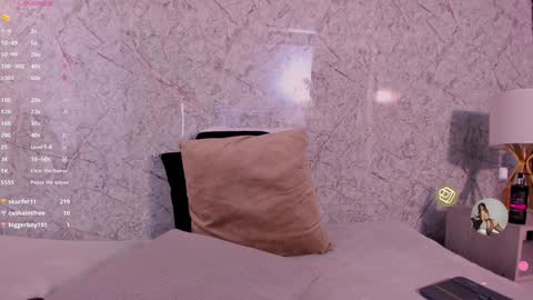 Snapshot of caro_martinezz chatting on January 14, 2025, 7:59 am online show from January 14, 2025, 7:59 am