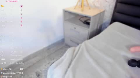 Snapshot of caro_martinezz chatting on March 1, 2025, 7:41 am online show from March 1, 2025, 7:41 am