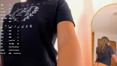 Snapshot of caro_martinezz chatting on November 7, 2025, 5:51 am online show from November 7, 2025, 5:51 am