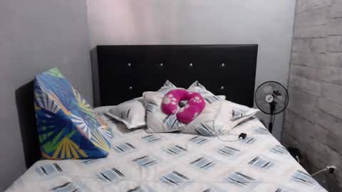 Snapshot of caro_milf_ chatting on October 25, 2025, 6:46 pm Caro milf  online show from October 25, 2025, 6:46 pm