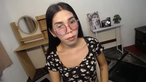 Snapshot of carol_linaxxx chatting on December 21, 2024, 9:33 am Carolina online show from December 21, 2024, 9:33 am