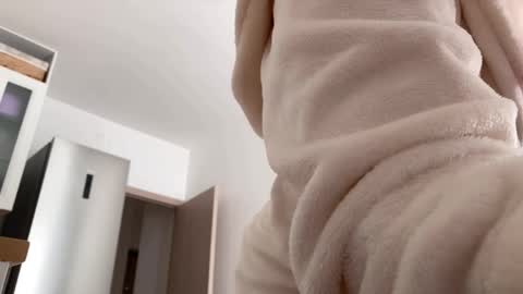 carol_may_ online show from May 17, 2026, 6:33 am