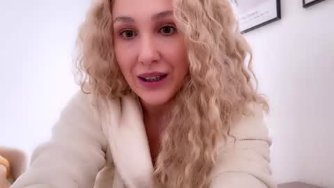 Snapshot of carol_may_ chatting on June 13, 2026, 5:16 am carol_may_ online show from June 13, 2026, 5:16 am