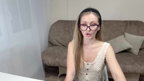 Carolin online show from November 17, 2025, 10:10 am