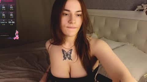 Snapshot of carolina_noreen chatting on February 23, 2026, 10:01 am carolina_noreen online show from February 23, 2026, 10:01 am