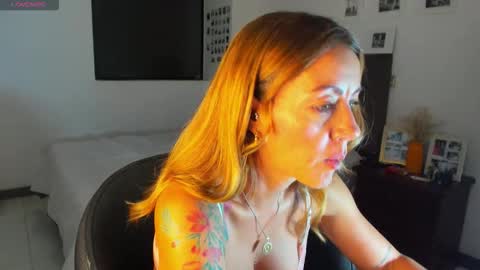 carolina_zaens online show from December 3, 2025, 11:25 pm