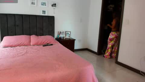 Snapshot of carolina_zaens chatting on February 2, 2026, 3:55 pm carolina_zaens online show from February 2, 2026, 3:55 pm