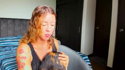 Snapshot of carolina_zaens chatting on February 24, 2026, 6:06 pm carolina_zaens online show from February 24, 2026, 6:06 pm