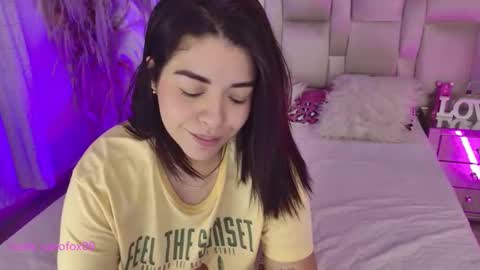 Snapshot of carolinafox_ chatting on February 8, 2026, 4:05 am caroline online show from February 8, 2026, 4:05 am