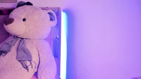 Snapshot of caroline_cute7 chatting on October 1, 2025, 3:23 am caroline 3 online show from October 1, 2025, 3:23 am