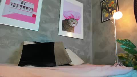  Caroline  online show from October 26, 2025, 1:17 pm