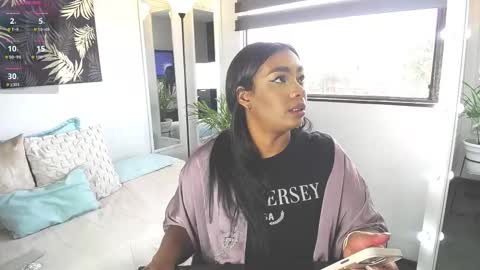 Snapshot of caroline_jackson_ chatting on February 11, 2025, 12:48 pm C A R O L I N E online show from February 11, 2025, 12:48 pm