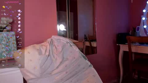 Snapshot of caroline_kiparis chatting on September 22, 2025, 8:44 pm Caro online show from September 22, 2025, 8:44 pm