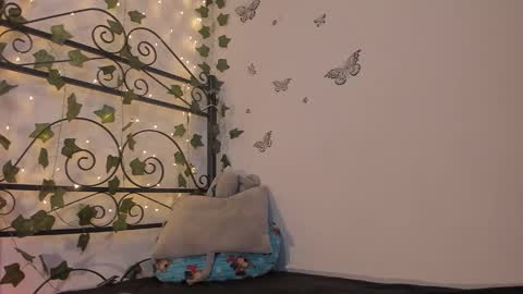 Snapshot of caroline_millerr chatting on November 19, 2025, 7:08 am caroline_millerr online show from November 19, 2025, 7:08 am