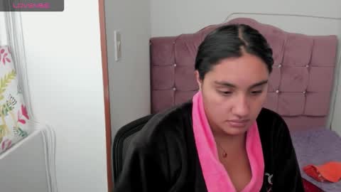 caroline_rodriguez_9 online show from November 20, 2025, 4:07 pm