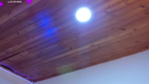 caroline_rodriguez_9 online show from February 26, 2026, 7:24 pm