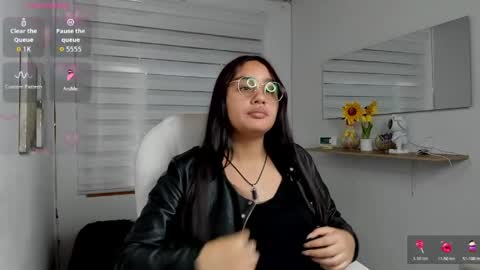 caroline_rodriguez_9 online show from April 11, 2026, 7:40 pm