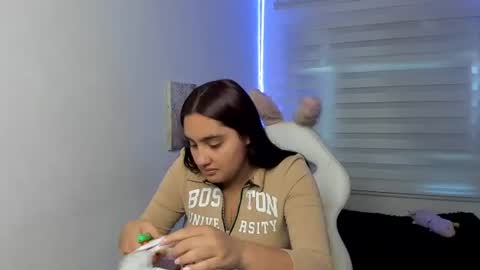 caroline_rodriguez_9 online show from June 23, 2026, 7:01 pm