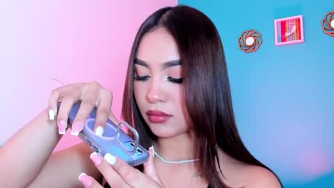 Snapshot of carolineegarcia chatting on February 12, 2025, 1:37 pm CarolineeGarcia online show from February 12, 2025, 1:37 pm