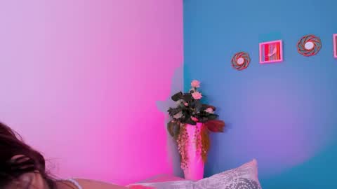 Snapshot of carolineegarcia chatting on February 21, 2025, 5:09 pm CarolineeGarcia online show from February 21, 2025, 5:09 pm