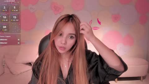 Snapshot of carolinegrace_ chatting on December 3, 2024, 9:44 am Caro online show from December 3, 2024, 9:44 am