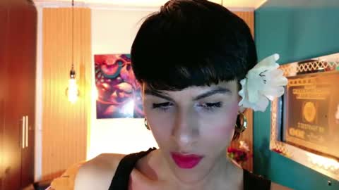 carolinejesh online show from May 11, 2026, 4:04 pm