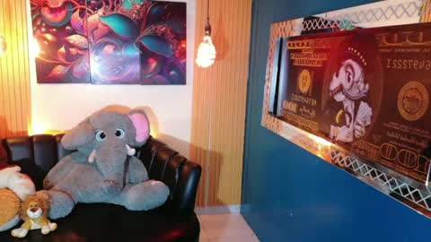 carolinejesh online show from May 30, 2026, 3:42 pm