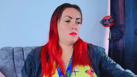 Snapshot of carolinhe_ chatting on October 8, 2025, 7:33 pm Carolinhe online show from October 8, 2025, 7:33 pm