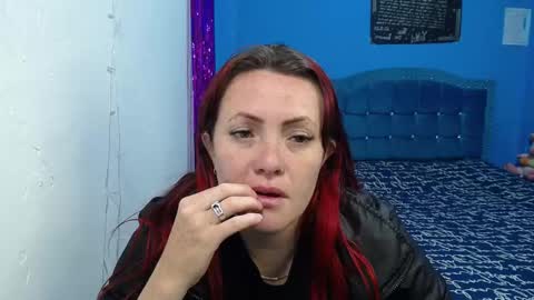 Snapshot of carolinhe_ chatting on February 8, 2026, 5:22 am Carolinhe online show from February 8, 2026, 5:22 am