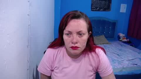 Snapshot of carolinhe_ chatting on February 14, 2026, 9:06 am Carolinhe online show from February 14, 2026, 9:06 am