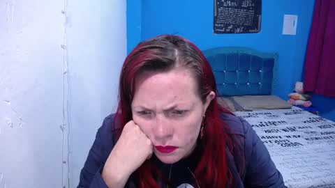 Snapshot of carolinhe_ chatting on February 17, 2026, 8:33 am Carolinhe online show from February 17, 2026, 8:33 am