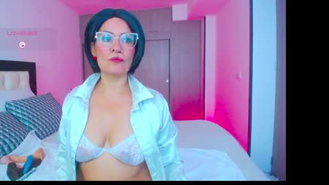 CarolinneFiotti online show from September 30, 2025, 3:39 pm