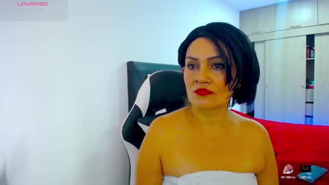 CarolinneFiotti online show from December 3, 2025, 1:31 pm